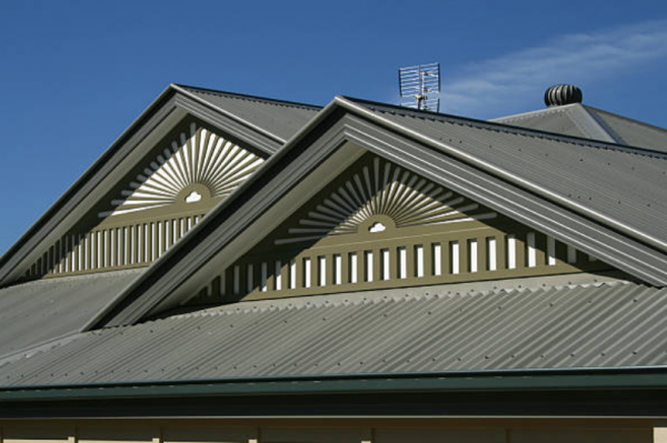 Atap Pelana dengan Bahan Metalik Kilap